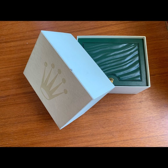 Diamond Bezel Rolex - Picture 11 of 13